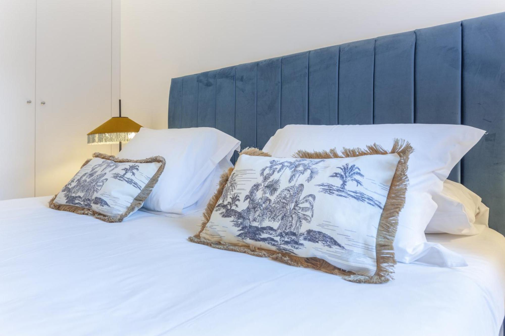 Cibeles Luxe In Madrid Apartment Bagian luar foto