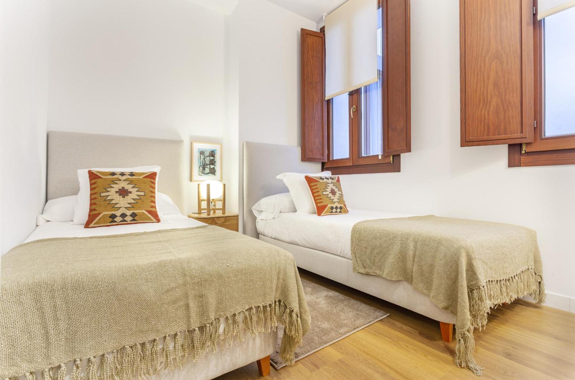 Cibeles Luxe In Madrid Apartment Bagian luar foto